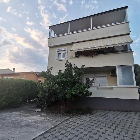 Nice Sunny Apartment Pula Buitenkant foto